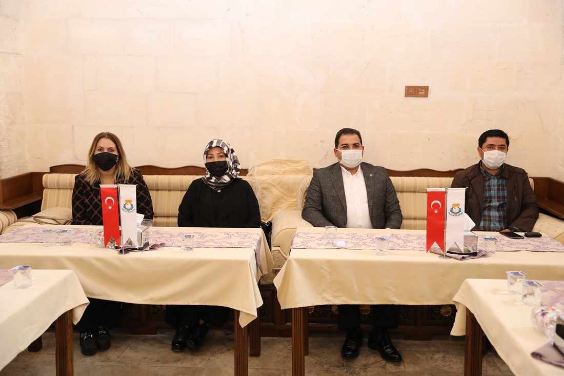 BAŞKAN CANPOLAT, GENÇLERLE HALİLİYE’Yİ KONUŞTU