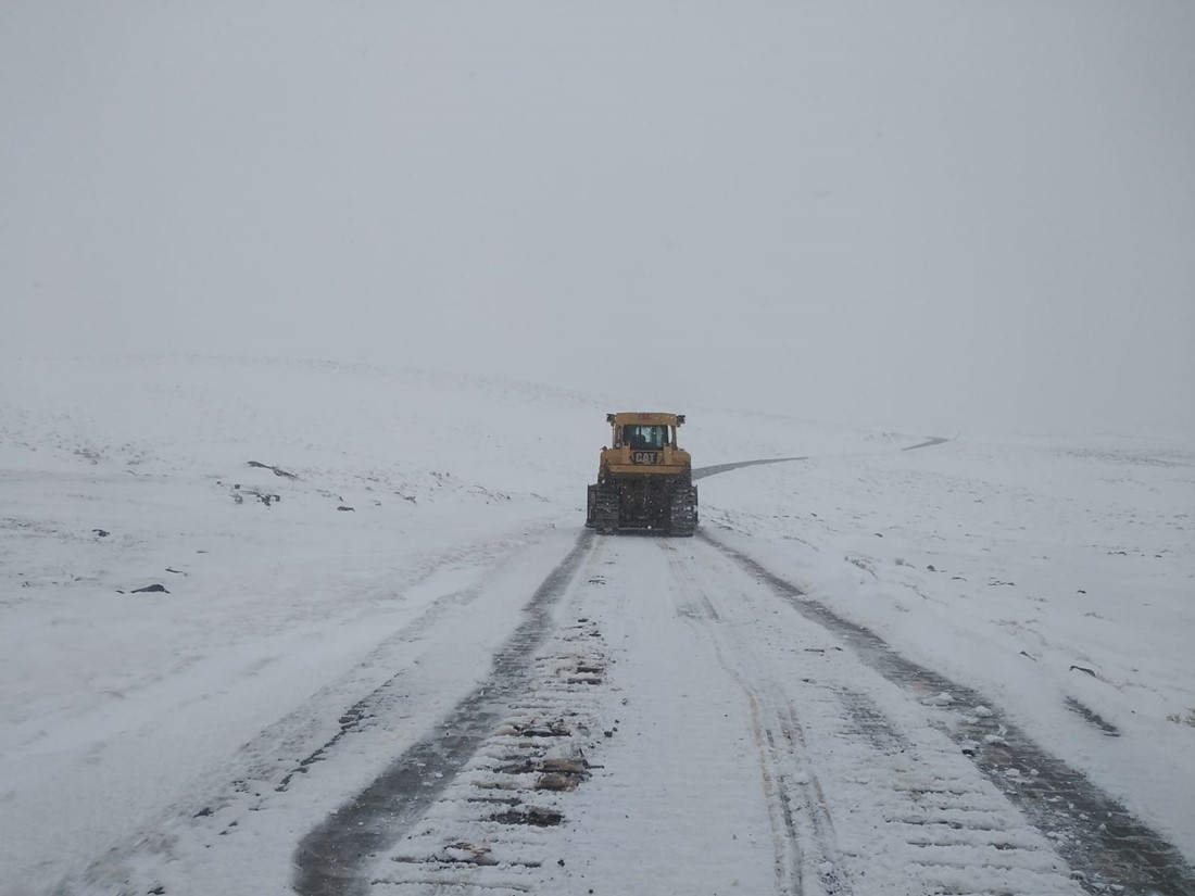 BÜYÜKŞEHİR SİVEREK’TE KARLA MÜCADELE ÇALIŞMALARINI SÜRDÜRÜYOR