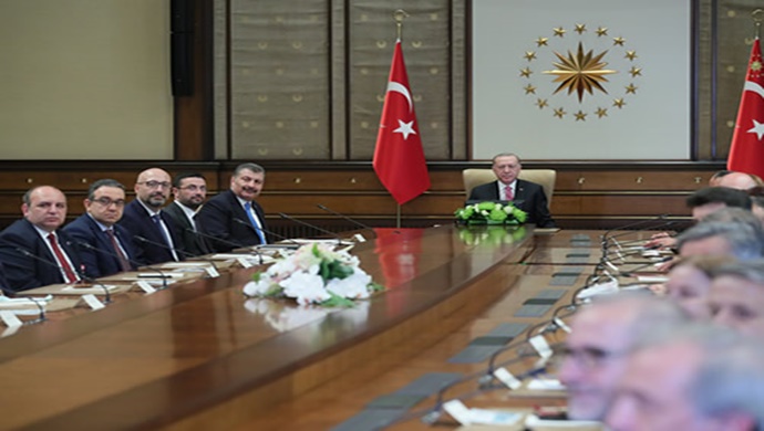 “Koronavirüs tedbirleri kapsamında uygulanan kapalı mekânlardaki maske kullanma zorunluluğu tümüyle kaldırılmıştır”