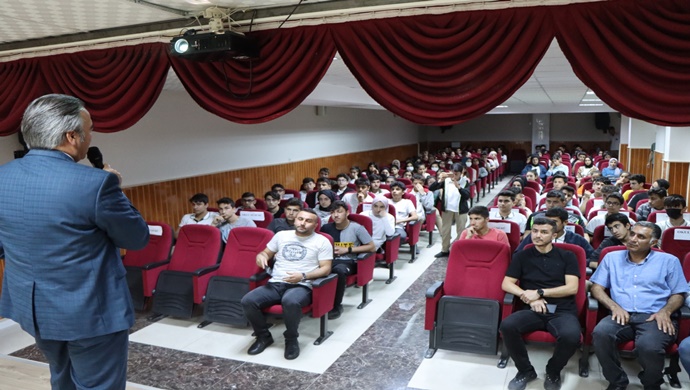 PROF DR. FUAT SEZGİNİN HAYATI ŞANLIURFALI ÖĞRENCİLERE ANLATILDI