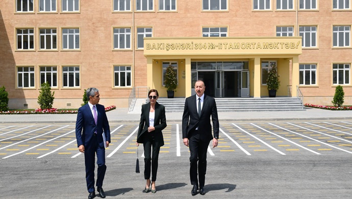 lham Əliyev və birinci xanım Mehriban Əliyeva Sabunçu rayonunda inşa edilmiş 304 nömrəli tam orta məktəbin açılışında iştirak ediblər