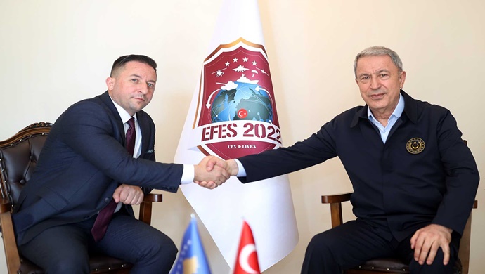 Millî Savunma Bakanı Hulusi Akar, Kosova Savunma Bakanı Armend Mehaj ile Görüştü