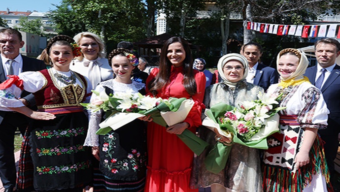 Emine Erdoğan, Zveçanska Annelik Merkezi’ni ziyaret etti