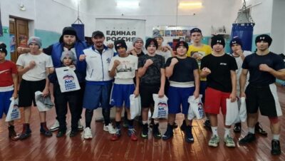 “Birleşik Rusya” Kemerovo bölgesi Leninsk-Kuznetsky’de boks antrenmanı yaptı