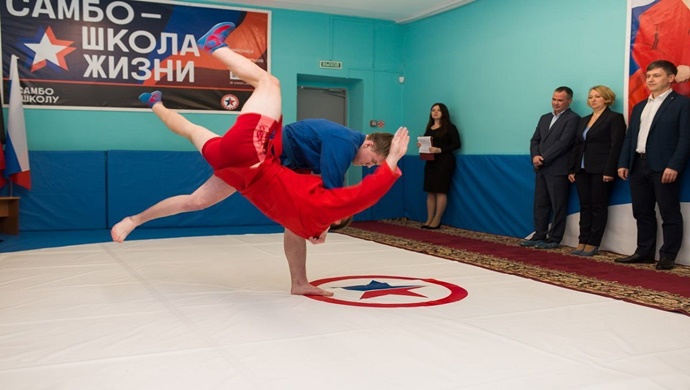 Birleşik Rusya, Izhevsk okulunda sambo eğitim salonu açtı